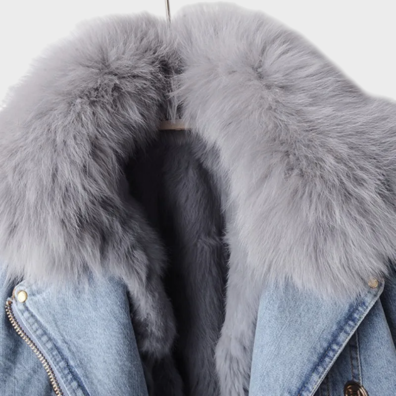 Margaux – Luxuriöse Jeansjacke für Damen mit Pelzkragen – Ansicht 3