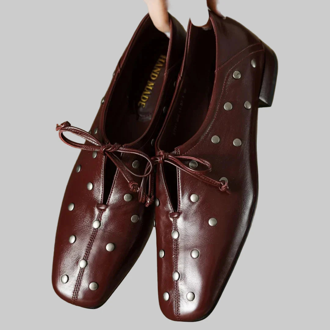 Valenta – Lederschuhe für Damen mit Schnürung und Nieten – Ansicht 12