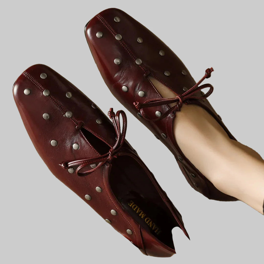 Valenta – Lederschuhe für Damen mit Schnürung und Nieten – Ansicht 4