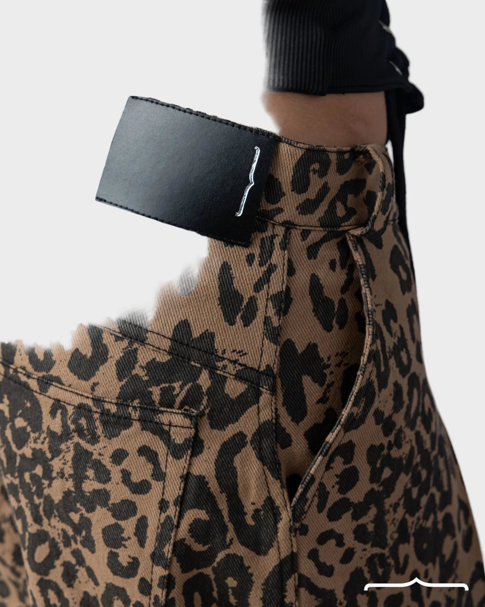 Damenjeans mit Leopardenmuster – Ansicht 3