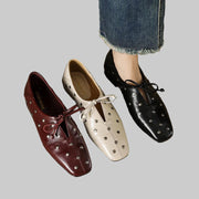 Valenta – Lederschuhe für Damen mit Schnürung und Nieten – Ansicht 9