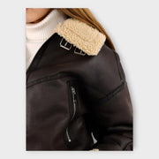 Ines – Moderne gefütterte Lederjacke für Damen mit Gürtel – Ansicht 5