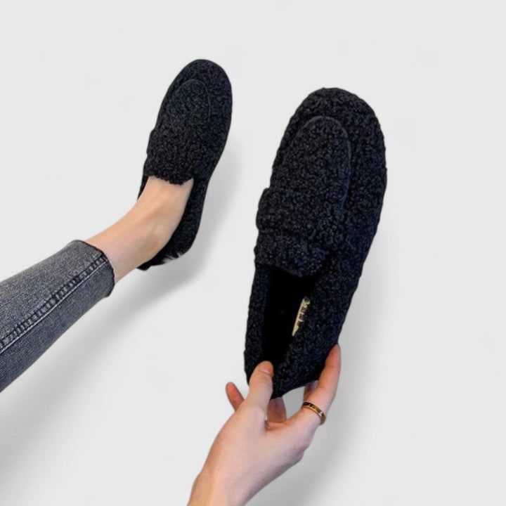 Warme Slipper mit stylischem Design
