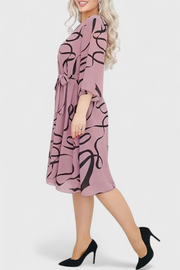 Amelie – Midikleid für Damen mit abstraktem Muster und Gürtel – Ansicht 6