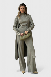 Mahalia – Dreiteiliges Damen-Strickset mit Cardigan, Rollkragenpullover und weiter Hose – Ansicht 14