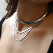 Glänzende Schlangenkette für Damen – Ansicht 5