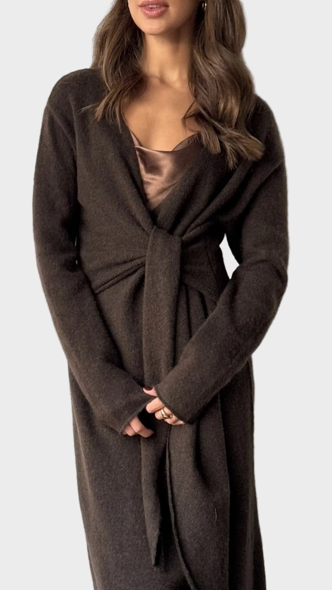 Keira – Dunkelbraunes Strick-Wickelkleid