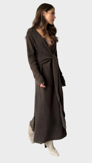 Keira – Dunkelbraunes Strick-Wickelkleid – Ansicht 4
