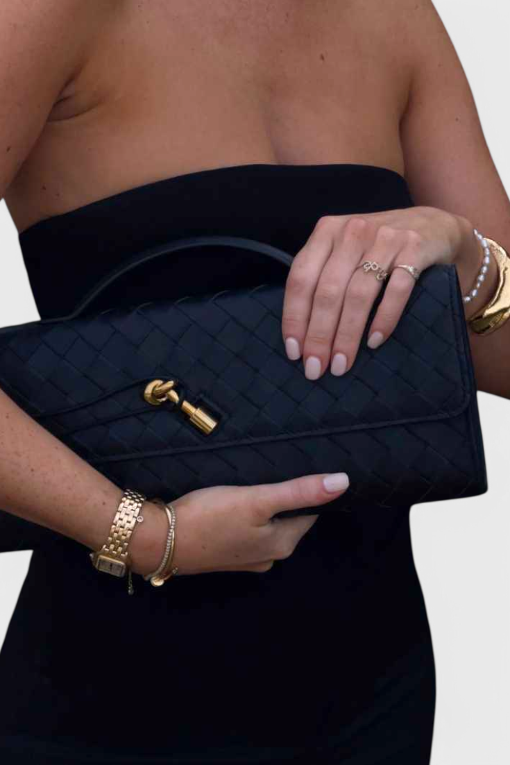 Melanie – Clutch-Tasche mit goldenem Knotendetail – Ansicht 2