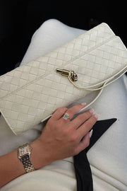 Melanie – Clutch-Tasche mit goldenem Knotendetail – Ansicht 4