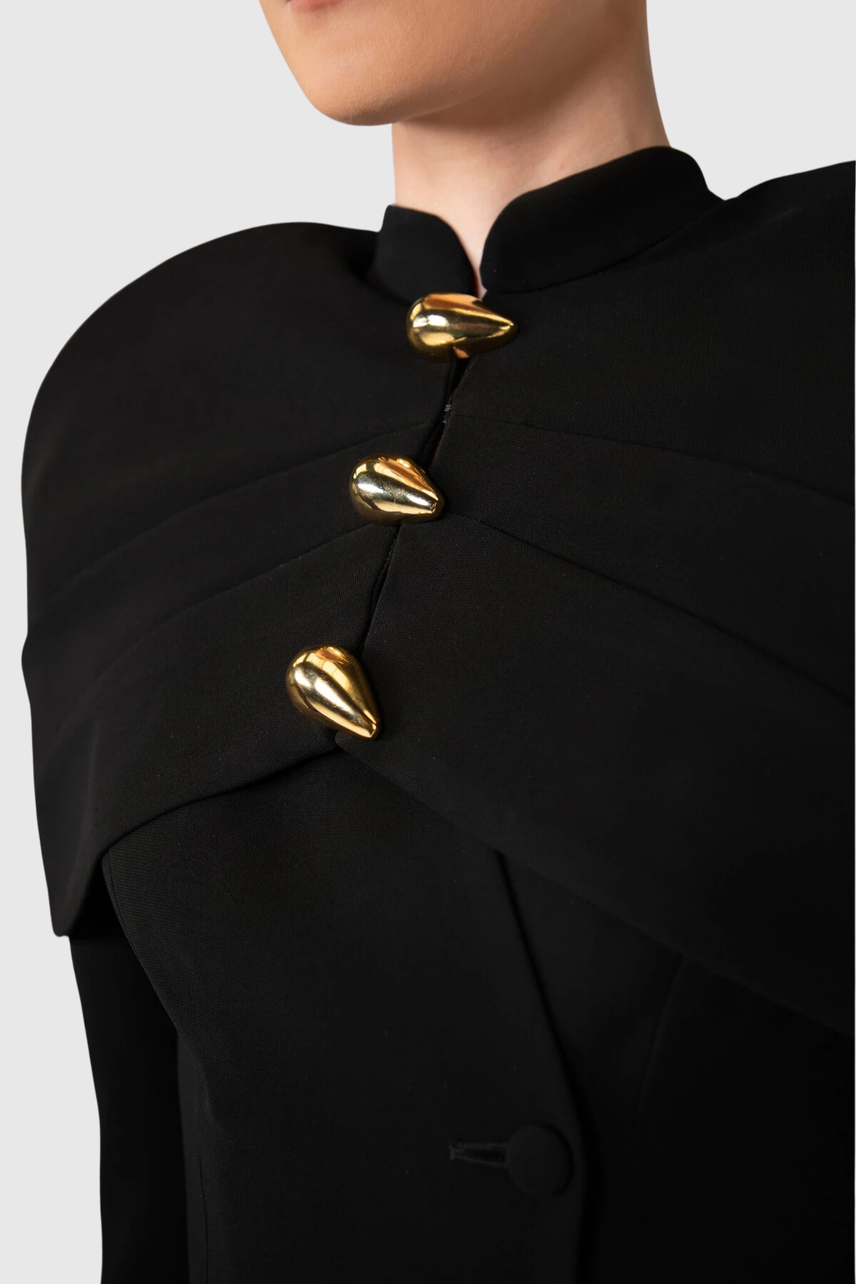 Suza – Schwarze Damenjacke mit Raffungen und Schalkragen – Ansicht 2