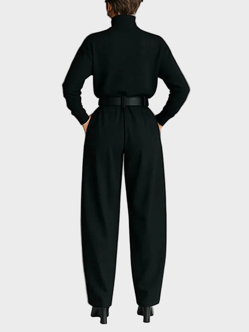 Amara | Zweiteiliges Set bestehend aus schwarzer, langärmeliger Rollkragenbluse und gerader Hose