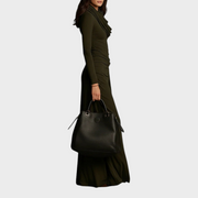 Leah – Olivgrünes Strick-Maxikleid mit Falten – Ansicht 4