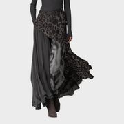 Jazzlyn – Langes Damenkleid mit grauen Nadelstreifen und Leopardenmuster