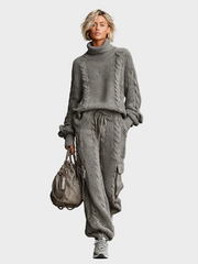 Aveline – Damen-Freizeitset mit Zopfmuster-Rollkragenpullover und Cargo-Hose – Ansicht 4