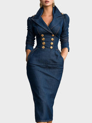 Zoey – Denim-Midikleid im Crossover-Stil mit goldfarbenen Knöpfen