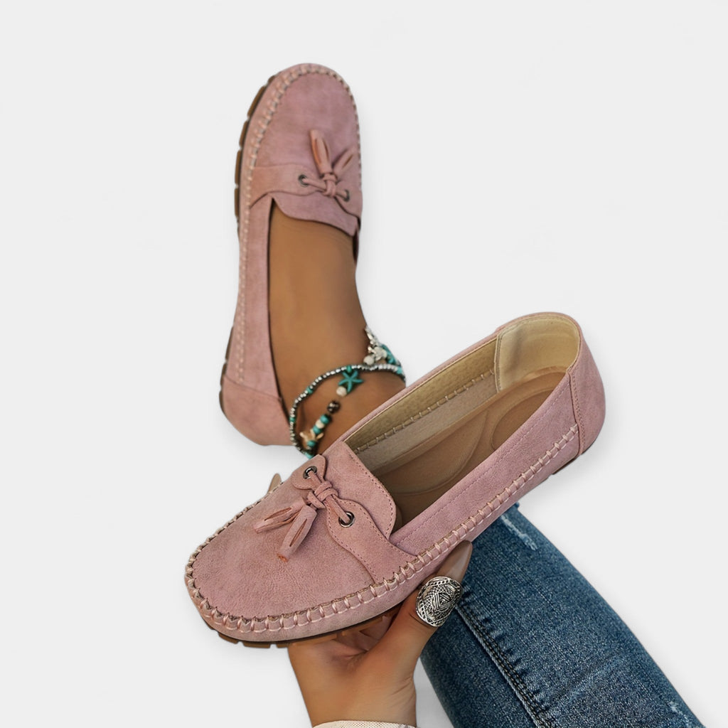 Ballerinas mit Schleife im Stil