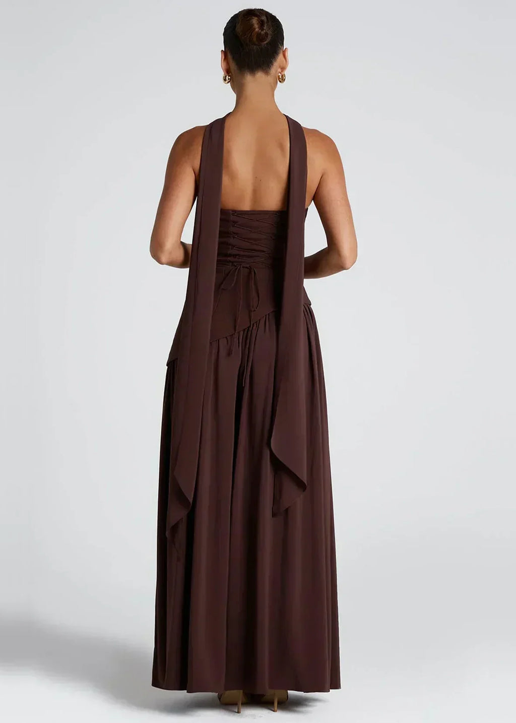 Elena – Maxikleid mit schulterfreiem Design, Schlitz und Choker-Detail
