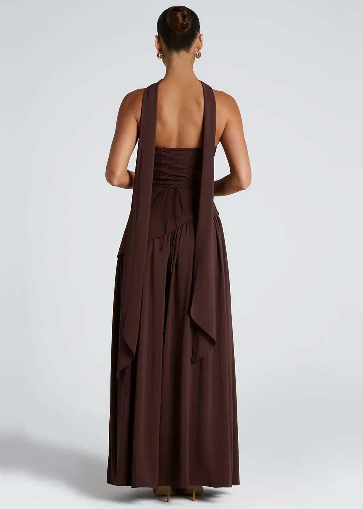 Elena – Maxikleid mit schulterfreiem Design, Schlitz und Choker-Detail