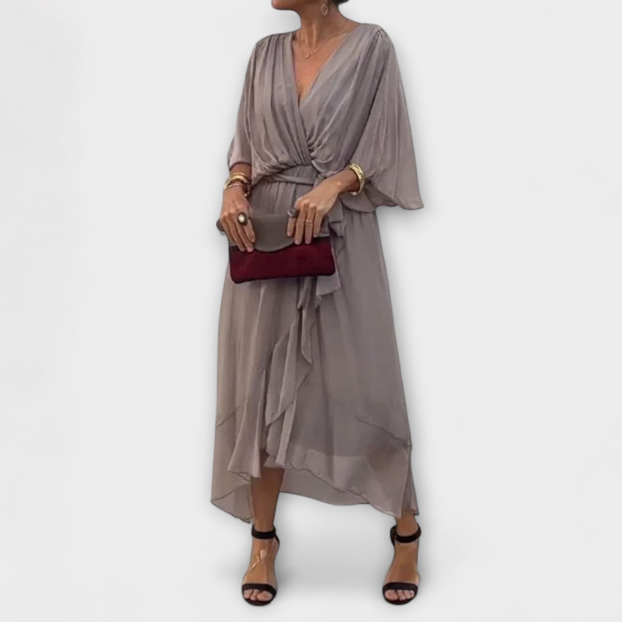 Amoura — Chiffonkleid mit V-Ausschnitt