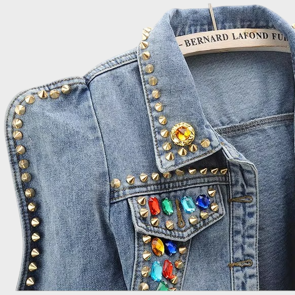 Alison – Kurze Jeansjacke für Damen mit 3D-Steindetails – Ansicht 4