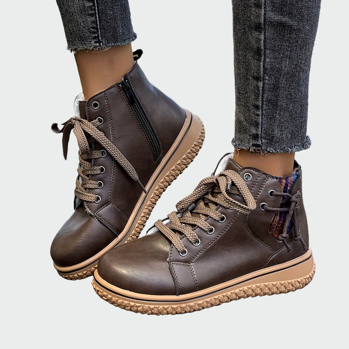 Schwarze sportliche Stiefeletten für Damen mit grauen Schnürsenkeln – Ansicht 3