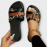 Damensandalen mit gekreuzten Riemen und Leopardenmuster – Ansicht 4
