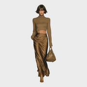Damen-Set Amisha mit goldbraunem Pullover und Satinrock