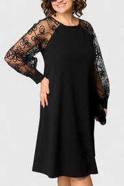 Bellezza – Spitzenkleid für Damen mit langen Ärmeln und Rundhalsausschnitt – Ansicht 2