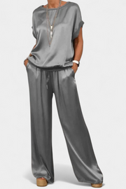 Frühlingshaftes Damen-Set Blasa mit fließender Bluse und weiter Hose – Ansicht 3