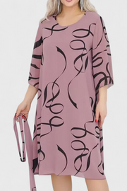 Amelie – Midikleid für Damen mit abstraktem Muster und Gürtel – Ansicht 4