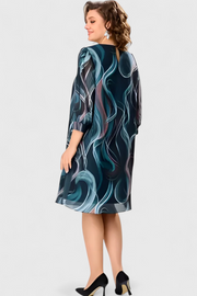 Almira – Chiffonkleid für Damen mit maritimem Muster und fließender Linie – Ansicht 2