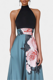 Radmila – Florales A-Linien-Kleid für Damen mit schwarzem Oberteil – Ansicht 2