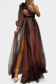 Becca – Schulterfreies Chiffon-Maxikleid für Damen mit Blüten-Detail – Ansicht 3