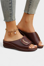 Orthopädische Damen-Sandalen Itziar mit perforiertem Design – Ansicht 2