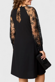 Bellezza – Spitzenkleid für Damen mit langen Ärmeln und Rundhalsausschnitt – Ansicht 5