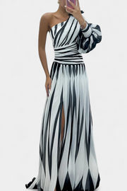 Langes gestreiftes One-Shoulder-Damenkleid Bethania – Ansicht 2