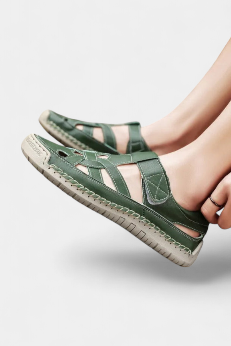 Ergonomische Damen-Sandalen Kaia aus Kunstleder mit seitlichen Aussparungen