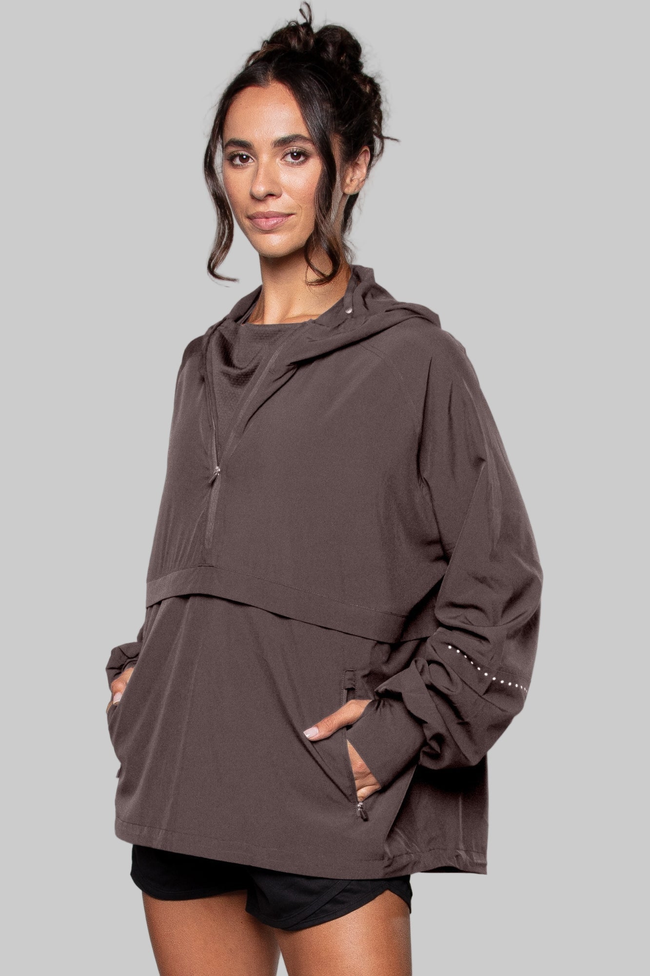 Leichte Windjacke für Damen in Clay – Ansicht 2