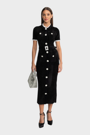 Phenelope – Schwarzes Samt-Midikleid mit Kristallknöpfen und Spitze