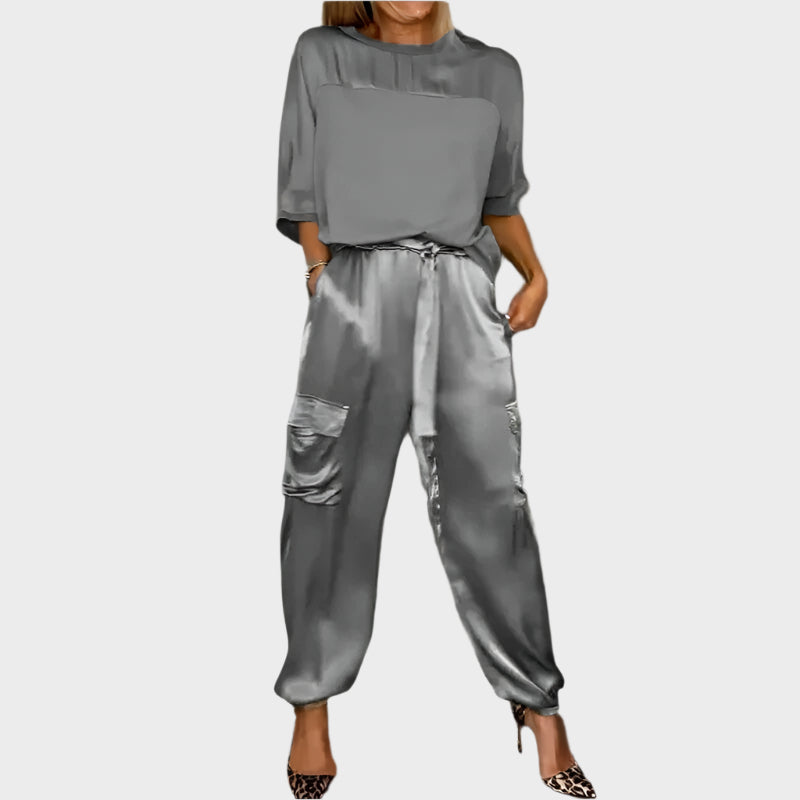 Satin-Set mit lockerer Bluse und Cargohose