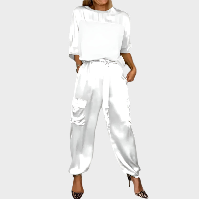Satin-Set mit lockerer Bluse und Cargohose