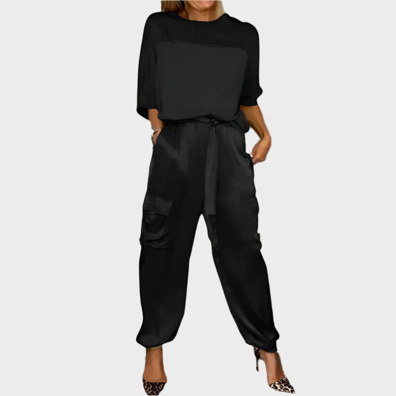 Satin-Set mit lockerer Bluse und Cargohose
