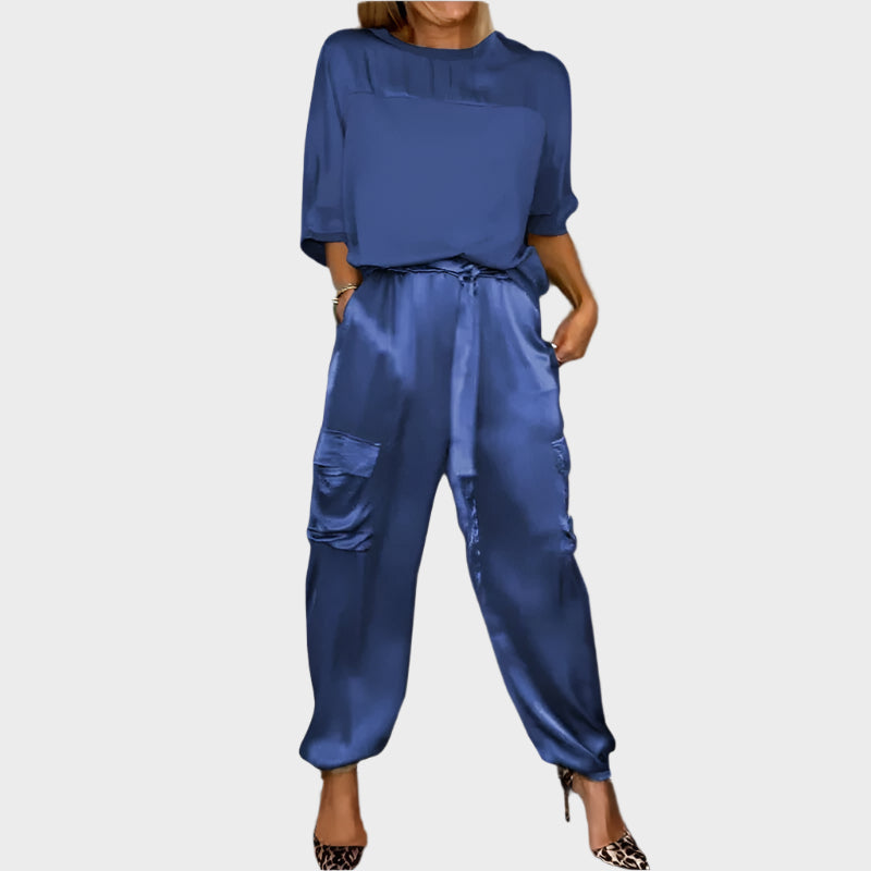Satin-Set mit lockerer Bluse und Cargohose