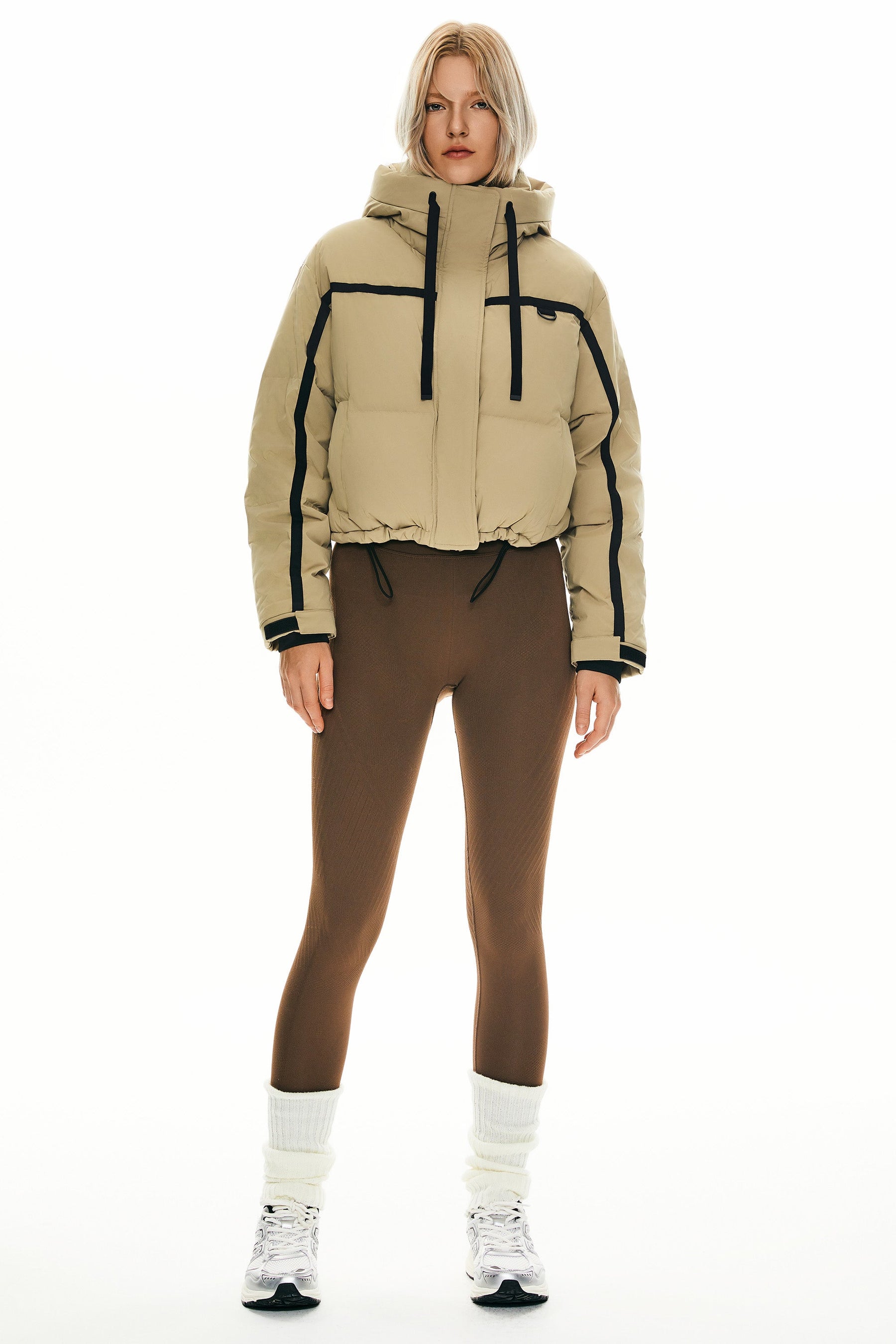 Camara – Kurze gesteppte Damen-Winterjacke mit Kapuze – Ansicht 14
