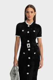 Phenelope – Schwarzes Samt-Midikleid mit Kristallknöpfen und Spitze – Ansicht 3