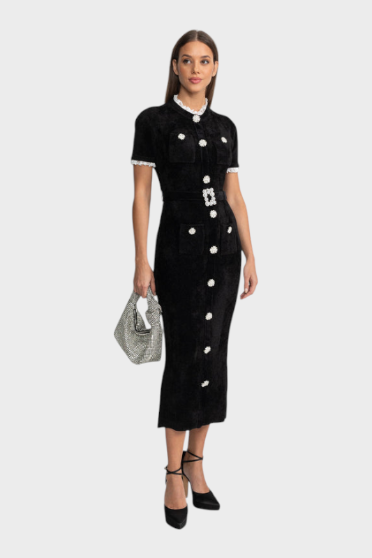 Phenelope – Schwarzes Samt-Midikleid mit Kristallknöpfen und Spitze – Ansicht 4