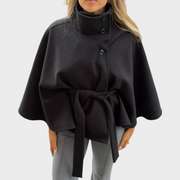 Marianne – Damen-Cape-Jacke mit hohem Kragen und Gürtel – Ansicht 3