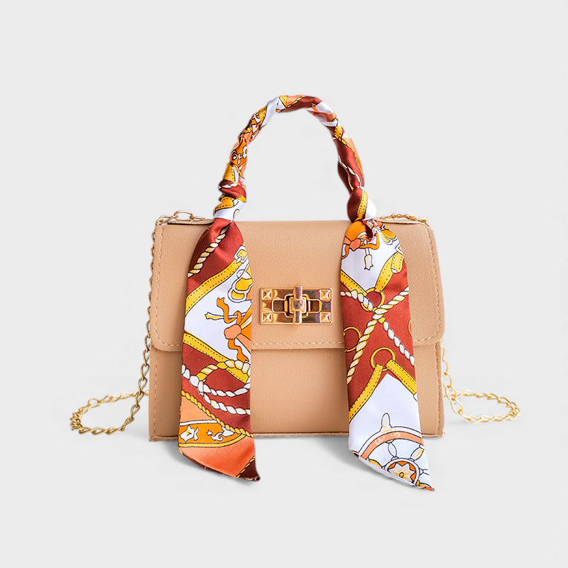 Lyla – Kleine Kettentasche für Damen mit Seidenschal
