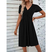 Gisela | Elegantes Kleid mit V-Ausschnitt und Cross-Front-Design